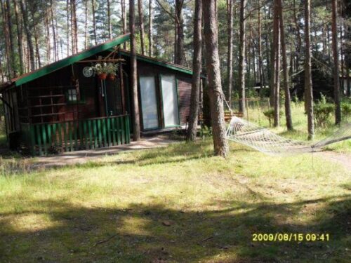 Leśny domek nad jeziorem.Lipczynek